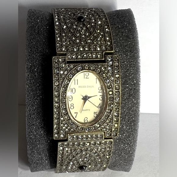 Heidi Daus Vintage/New Swarovski crystals bracelet watch original box - Picture 3 of 17